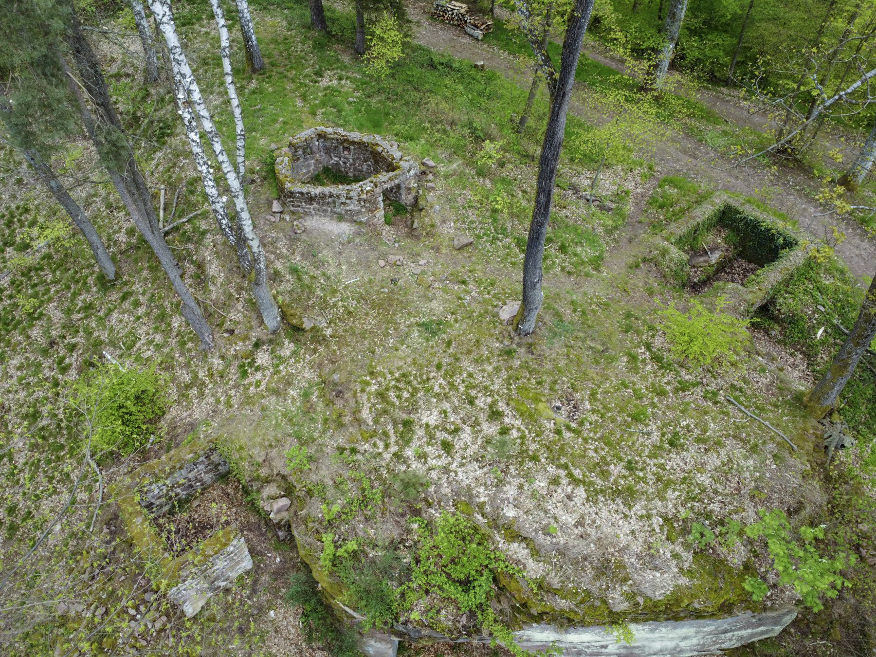 Ligne Maginot - CHATEAU NEUF 1 - (Blockhaus pour arme infanterie) - Vue d'ensemble de l'avant poste du Château Neuf  - luc .j