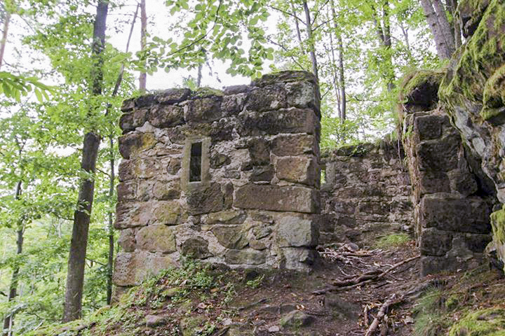Ligne Maginot - CHATEAU NEUF 1 (Blockhaus pour arme infanterie) - Le créneau défendant l'entrée 