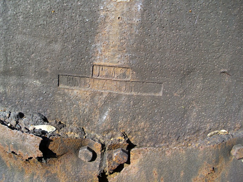 Ligne Maginot - COUCOU - A20 - (Ouvrage d'infanterie) - Bloc 2
Tourelle de mitrailleuse du bloc actif
Indication de l'endroit ou se trouvent les embrasures
