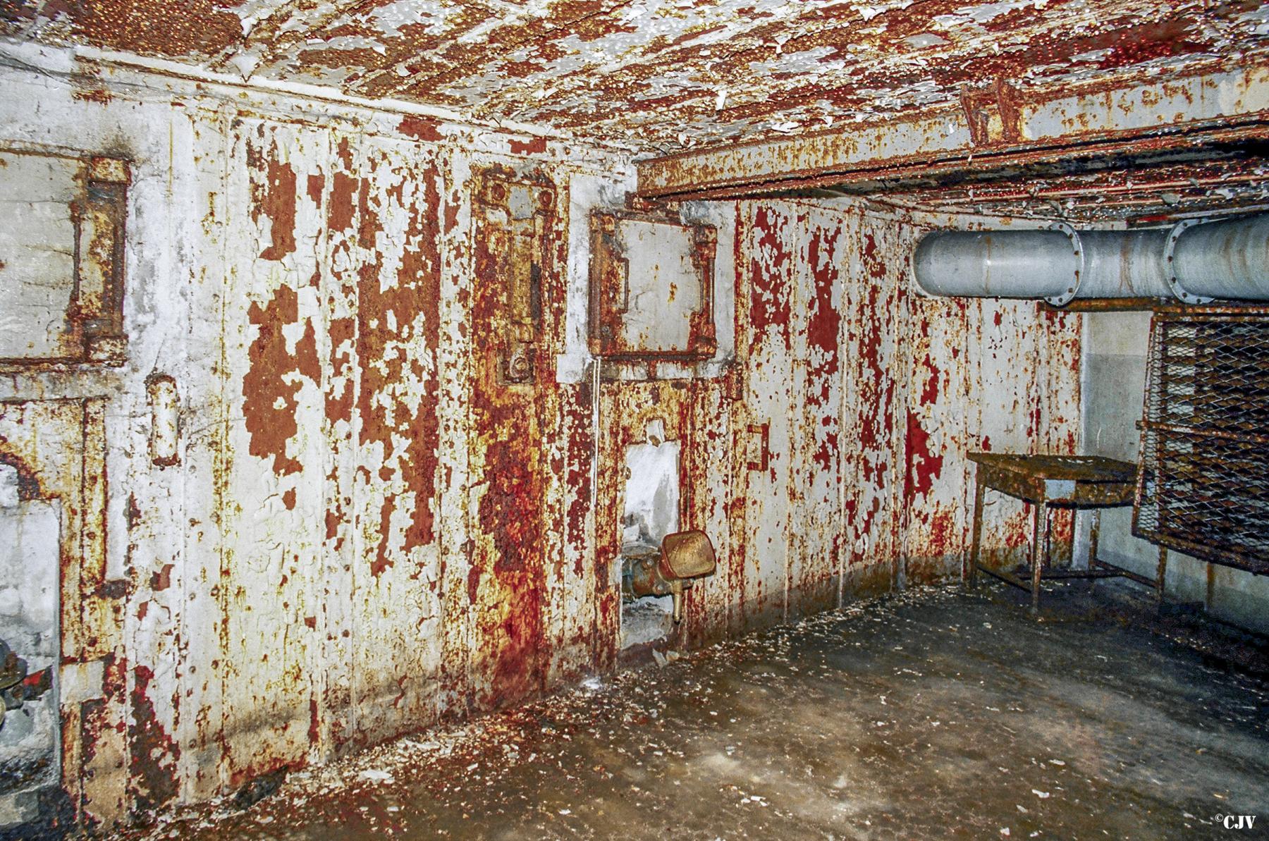 Ligne Maginot - COUCOU - A20 - (Ouvrage d'infanterie) - Bloc 2
La chambre de tir - Lia VERMEULEN