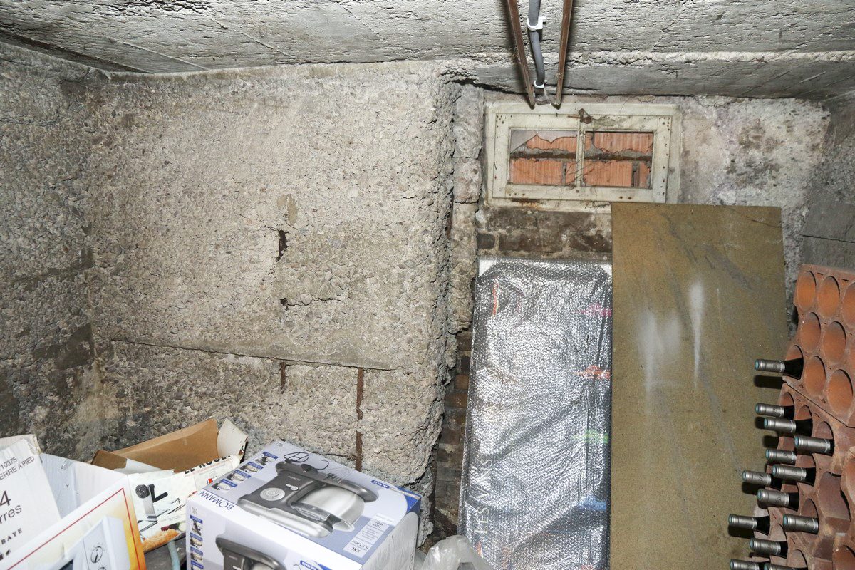 Ligne Maginot - GANZAU CENTRE - (PC) - Ancienne entrée nord (sous la fenêtre) - Alain Perouffe