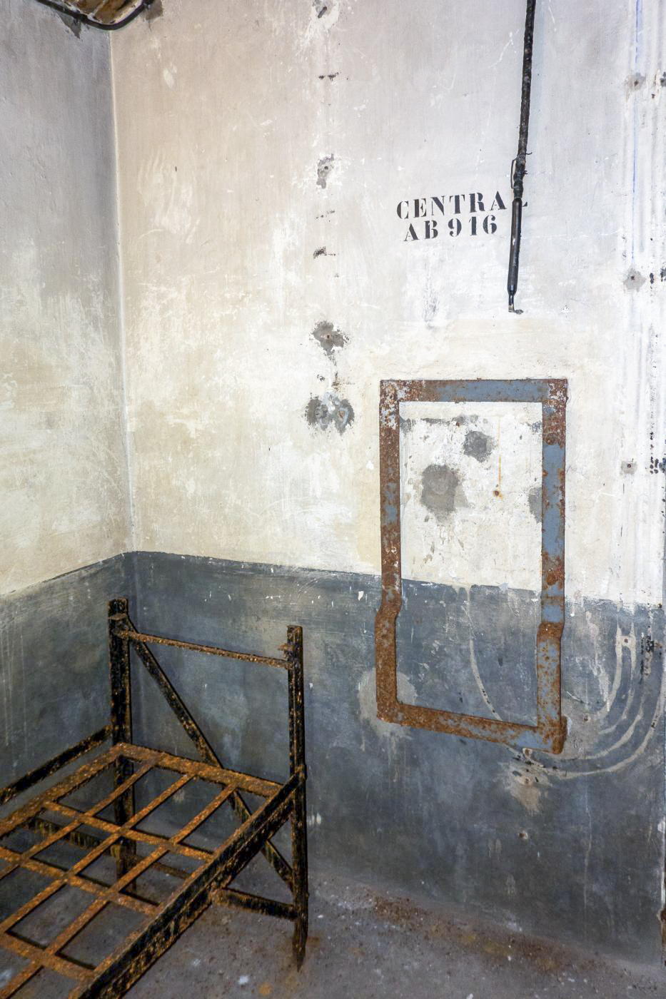 Ligne Maginot - HEIDENBUCKEL - (Abri) - Support du central téléphonique à 8 directions et n° d'abonné de l'abri - Michel Teiten