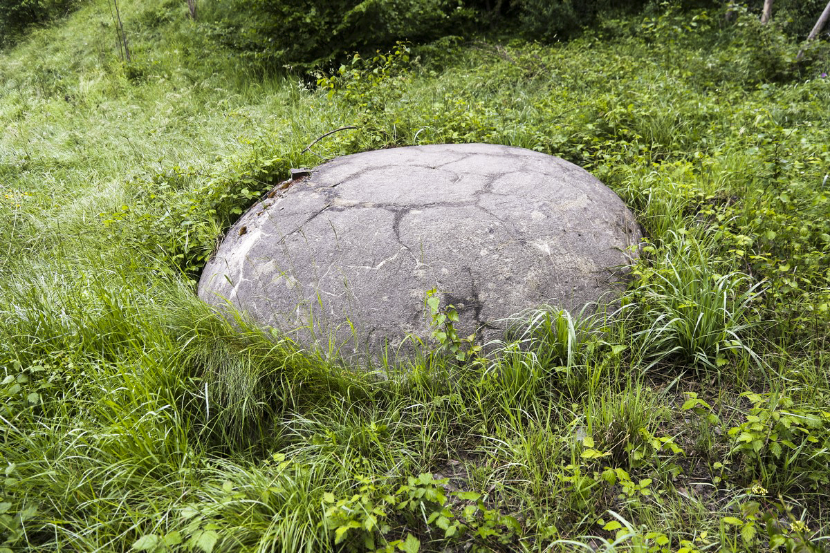 Ligne Maginot - O5BIS - CASCADE DE L'ARPENAZ - HS127 - (Blockhaus pour arme infanterie) - La coupole 
 - Alain Perouffe
