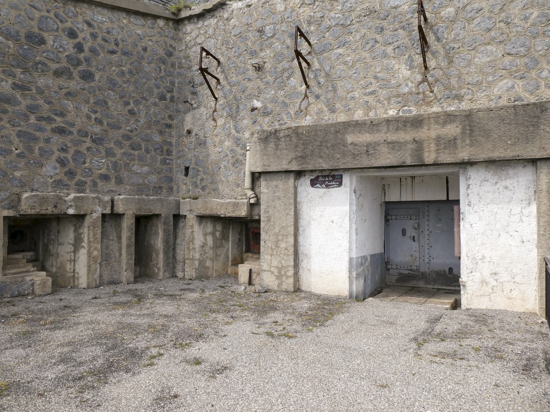 Ligne Maginot - RIMPLAS (RS) - (Ouvrage d'artillerie) - Entrée des hommes
Fossé comblé