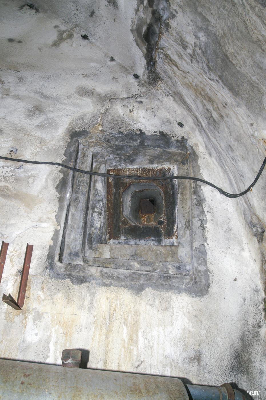 Ligne Maginot - RIMPLAS (RS) - (Ouvrage d'artillerie) - Entrée du téléphérique
Créneau de défense intérieur
