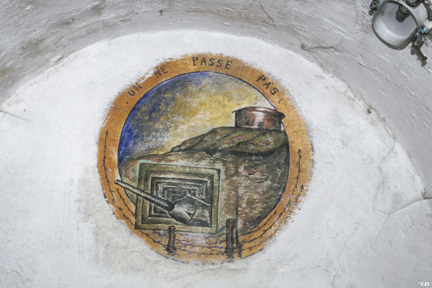 Ligne Maginot - RIMPLAS (RS) - (Ouvrage d'artillerie) - Bloc issue de secours
L'insigne des troupes de forteresse peint dans l'ouvrage - Lia VERMEULEN