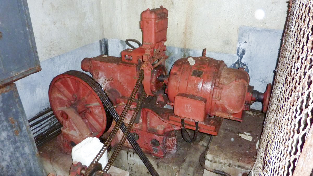 Ligne Maginot - RIMPLAS (RS) - (Ouvrage d'artillerie) - Le moteur du monte-charge des blocs 1, 2 et 3