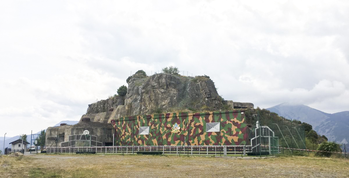 Ligne Maginot - RIMPLAS (RS) - (Ouvrage d'artillerie) - Le mur d'escarpe repeint