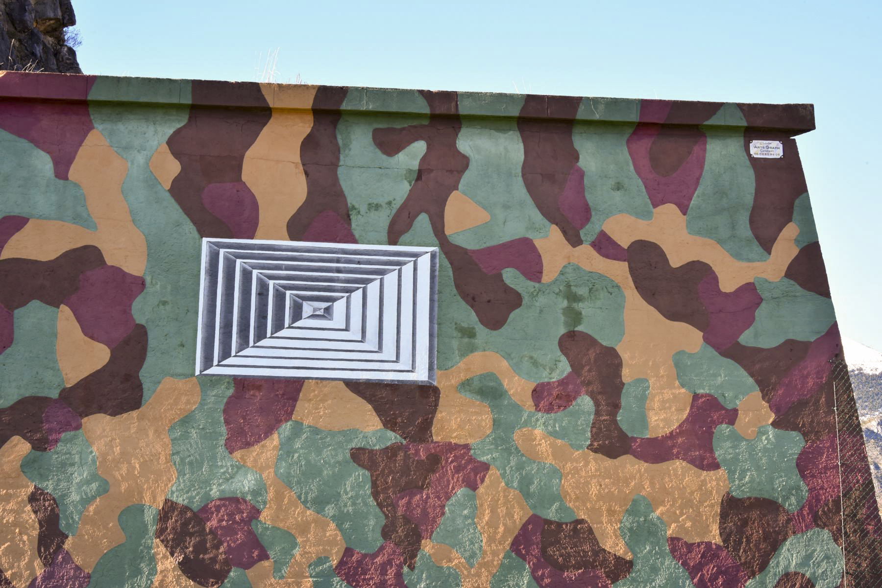 Ligne Maginot - RIMPLAS (RS) - (Ouvrage d'artillerie) - Le camouflage du mur repeint : fausse embrasure