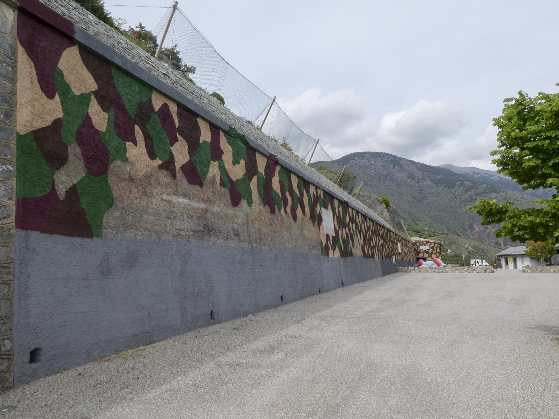 Ligne Maginot - RIMPLAS (RS) - (Ouvrage d'artillerie) - Le camouflage du mur d'escarpe repeint