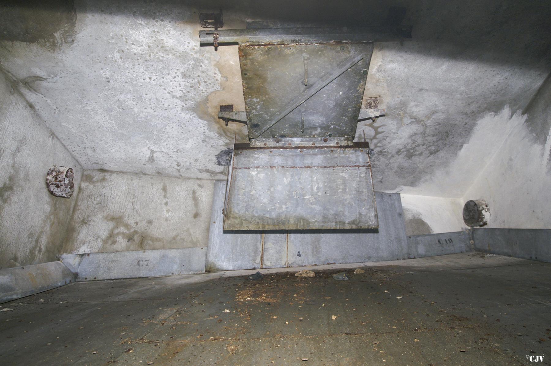 Ligne Maginot - RIMPLAS (RS) - (Ouvrage d'artillerie) - Bloc 4
Intérieur du réceptacle des douilles
