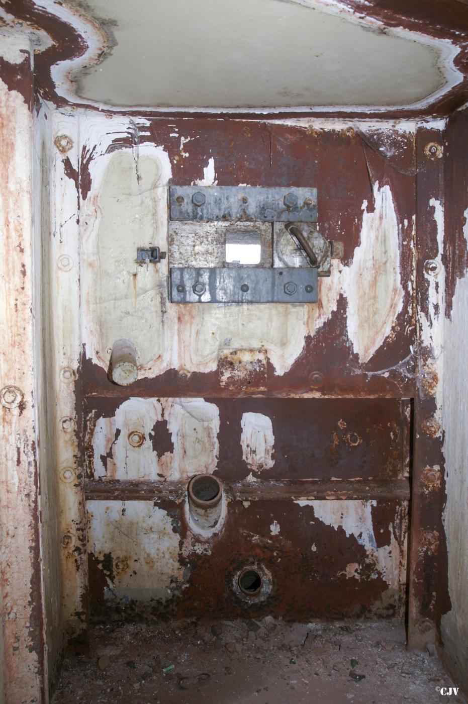Ligne Maginot - RIMPLAS (RS) - (Ouvrage d'artillerie) - Bloc 5  
Caponnière nord
Créneau sud