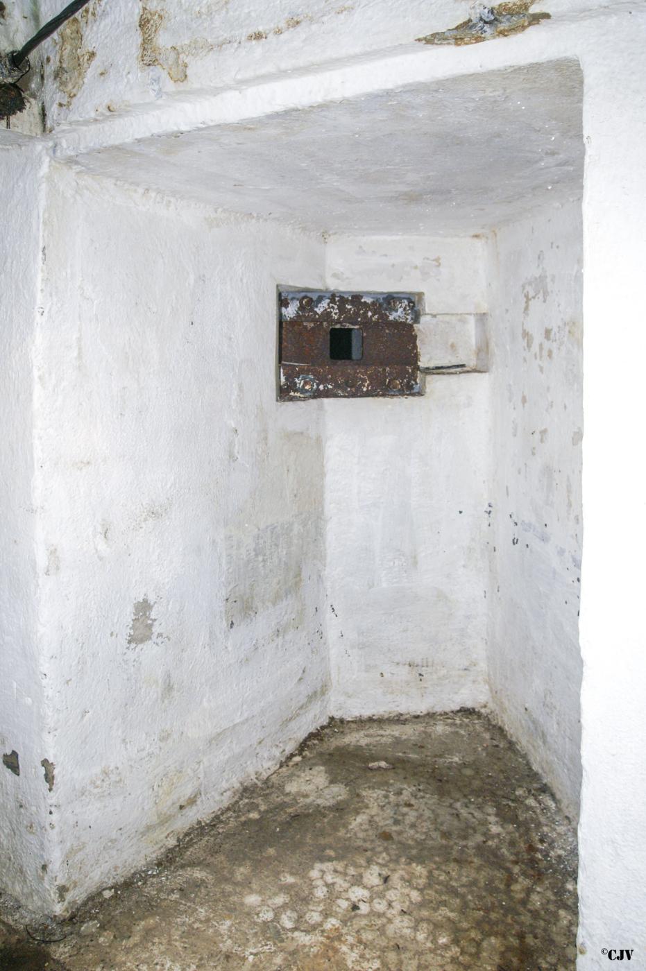 Ligne Maginot - RIMPLAS (RS) - (Ouvrage d'artillerie) - Créneau de défense intérieur - Lia VERMEULEN