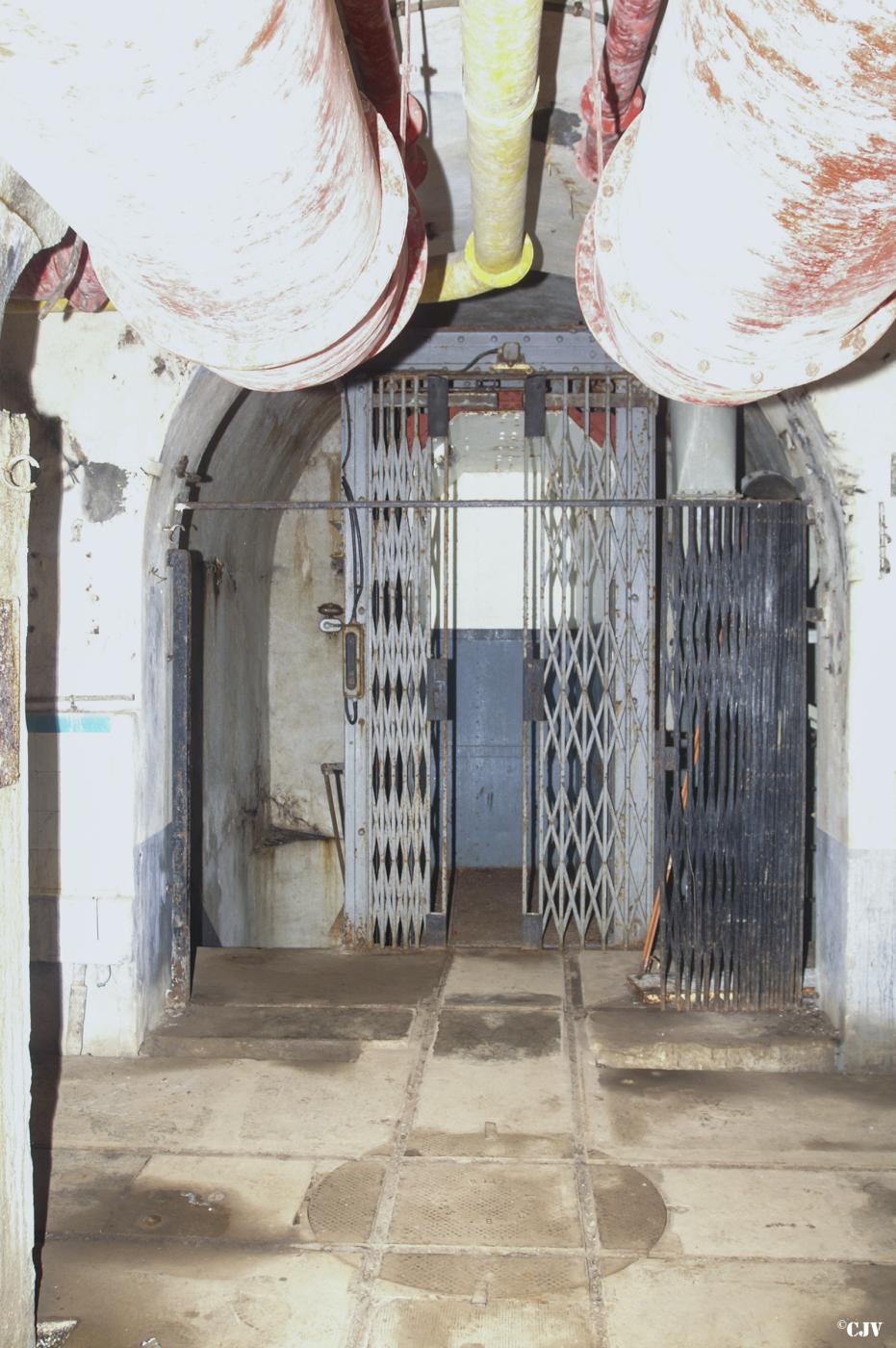 Ligne Maginot - RIMPLAS (RS) - (Ouvrage d'artillerie) - Magasin principal
Le monte-charges - Lia VERMEULEN