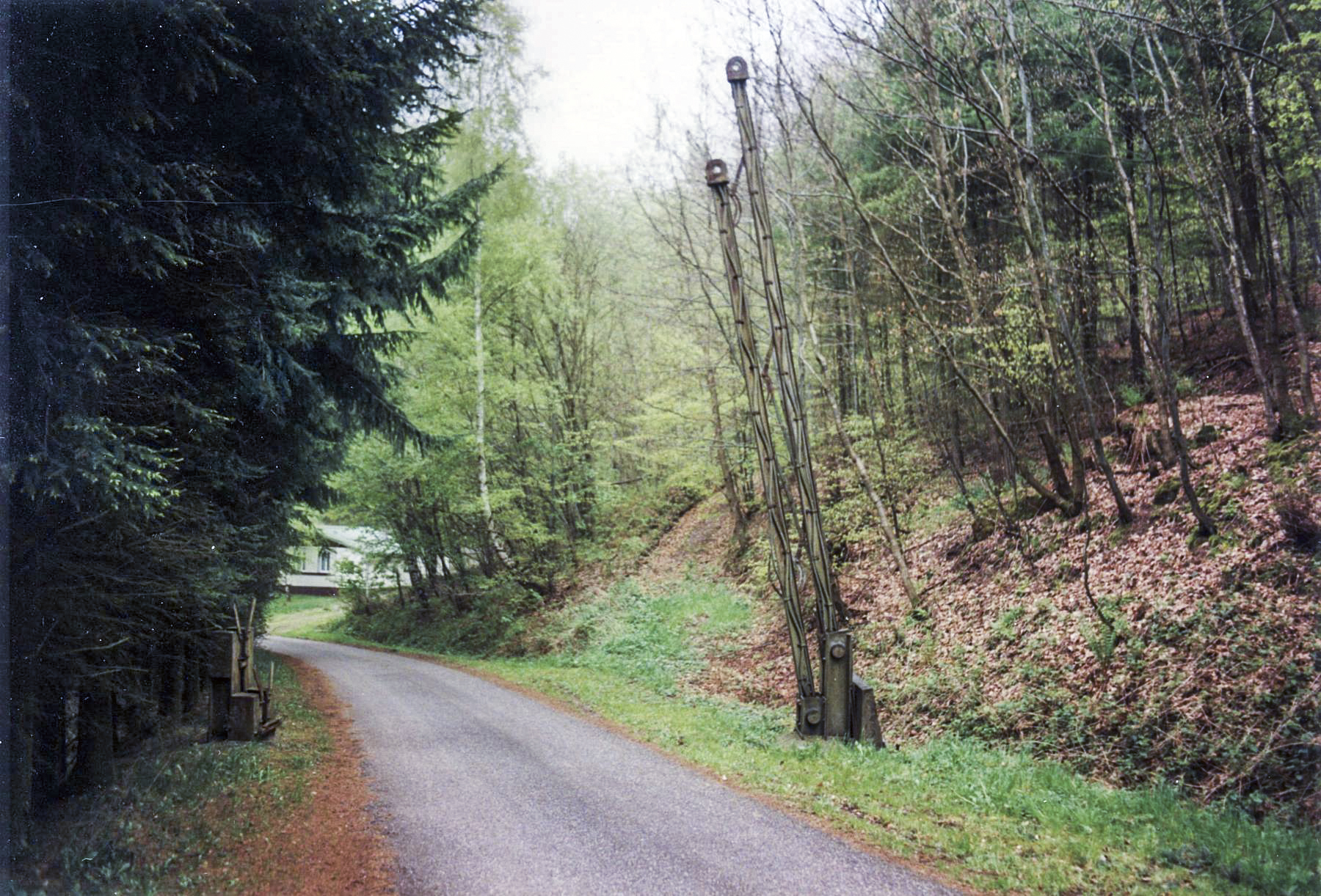 Ligne Maginot - 136 - (Barrage de Route) - La barrière remise en place au Simserhof - NOSPELD Jean-Louis