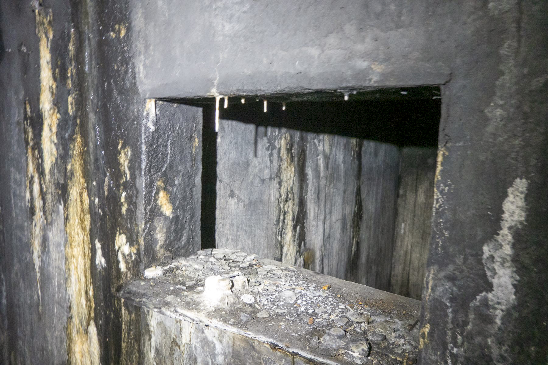 Ligne Maginot - CAVE A CANON - (Ouvrage d'infanterie) - Guichet de la cuisine dans le couloir central du sous-sol - Michel Teiten