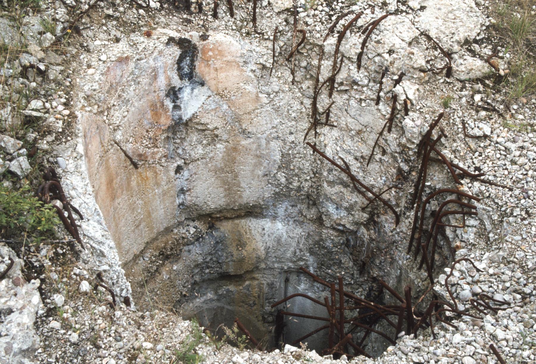 Ligne Maginot - HOBLING - A23 - (Ouvrage d'infanterie) - Bloc 1
Le puits de la cloche JM totalement vide - MANSUY Michel