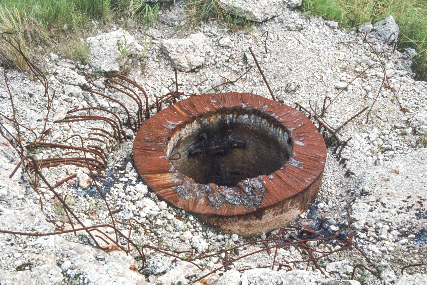 Ligne Maginot - HOBLING - A23 - (Ouvrage d'infanterie) - Bloc 1
Restes de la cloche - MANSUY Michel