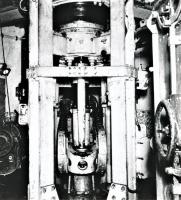 Ligne Maginot - HACKENBERG - A19 - (Ouvrage d'artillerie) - Bloc 10 - la tourelle de mortiers de 81 mm 
Vue de l'étage inférieur; la tourelle  est eclipsée (position basse)