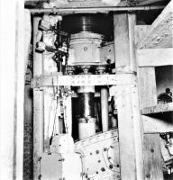 Ligne Maginot - HACKENBERG - A19 - (Ouvrage d'artillerie) - Bloc 10 - la tourelle de mortiers de 81 mm 
Vue de la sellette et du bras du balancier ; la tourelle  est éclipsée (position basse)