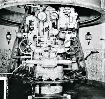 Ligne Maginot - HACKENBERG - A19 - (Ouvrage d'artillerie) - Bloc 10 - la tourelle de mortiers de 81 mm
Vue de l'étage inférieur; la tourelle est en batterie (position haute)
