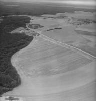 Ligne Maginot - RAVIN DE CRUSNES - C23 - (Casemate d'infanterie - Simple) - Photo aérienne prise en 1997
On y voit la casemate du Ravin de Crusnes et l'emprise des avants de l'ouvrage de Bréhain