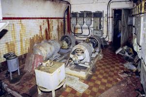 Ligne Maginot - BILLIG - A18 - (Ouvrage d'artillerie) - Sous-station avant
Convertisseurs fournissant le 110V continu nécessaire au fonctionnement des tourelles de l'ouvrage