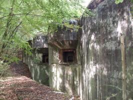 Ligne Maginot - BILLIG - A18 - (Ouvrage d'artillerie) - Bloc 5
On aperçoit encore la peinture de camouflage.