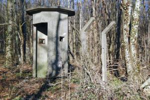 Ligne Maginot - GRAND BOIS - (Dépôt de Munitions) - Cette guérite est située en bordure de la route qui mène de Doncourt Village à ce qui est aujourd'hui Doncourt Cités.