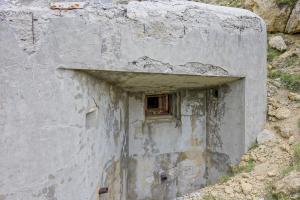 Ligne Maginot - PAS DU ROC - (Ouvrage d'artillerie) - Bloc 1
Créneau de mitrailleuse couvrant le Col d'Arrondaz
