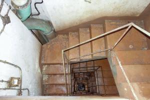 Ligne Maginot - LAVOIR - (Ouvrage d'artillerie) - Bloc 4
Cage d'escalier vue des étages