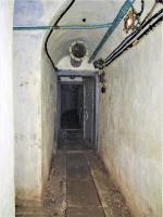 Ligne Maginot - LAVOIR - (Ouvrage d'artillerie) - Bloc 4
Au fond le sas étanche isolant le bloc, à gauche l'accès à l'urinoir