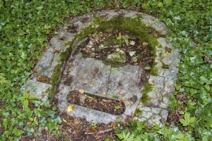 Ligne Maginot - BILLIG - (Casernement) - Restes d'un insigne à l'entrée du camp