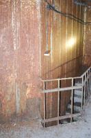 Ligne Maginot - KOBENBUSCH  - A13 - (Ouvrage d'artillerie) - Entrée munitions
Chambre de tir droite
Escalier d'accès vers l'autre chambre à gauche.