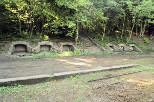 Ligne Maginot - KOBENBUSCH  - A13 - (Ouvrage d'artillerie) - Les niches pour le stockage des mines et des barbelés sur le parvis de l'entrée munitions