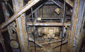 Ligne Maginot - KOBENBUSCH  - A13 - (Ouvrage d'artillerie) - L'entrée des hommes
L'ascenseur Coupé-Hugot à crémaillère