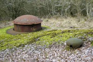 Ligne Maginot - KOBENBUSCH  - A13 - (Ouvrage d'artillerie) - Bloc 1
Tourelle mitrailleuse et cloche de prise d'air