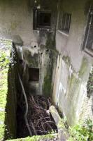 Ligne Maginot - KOBENBUSCH  - A13 - (Ouvrage d'artillerie) - Bloc 2
Sortie de secours dans le fossé...porte blindée après les barreaux !