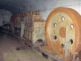 Ligne Maginot - Ouvrage d'artillerie du SCHIESSECK - Les groupes électrogènes de l'ouvrage du Kobenbusch stockés dans l'ouvrage du  Schiesseck