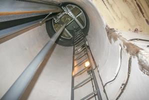 Ligne Maginot - GALGENBERG - A15 - (Ouvrage d'artillerie) - Entrée munitions
Intérieur de la cloche GFM de gauche