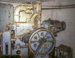 Ligne Maginot - GALGENBERG - A15 - (Ouvrage d'artillerie) - Bloc 4
Etage supérieur
Moteur du monte-charge SIMPLEX modèle L