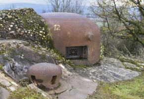 Ligne Maginot - GALGENBERG - A15 - (Ouvrage d'artillerie) - Bloc 5
Cloche GFM type A et champignon de prise d'air