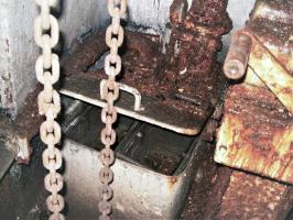 Ligne Maginot - GALGENBERG - A15 - (Ouvrage d'artillerie) - Bloc 5
Le pied de la cloche JM: cuve de recette des douilles.