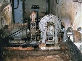 Ligne Maginot - GALGENBERG - A15 - (Ouvrage d'artillerie) - Bloc 6
Moteur et treuil du monte-charge Baudet Donon Roussel