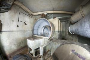 Ligne Maginot - GALGENBERG - A15 - (Ouvrage d'artillerie) - Entrée des hommes, étage inférieur
L'aéro-refroidisseur pour les moteurs initialement installés dans l'usine électrique 
