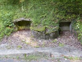 Ligne Maginot - GALGENBERG - A15 - (Ouvrage d'artillerie) - Niches de stockage des mines et barbelés devant l’entrée des munitions