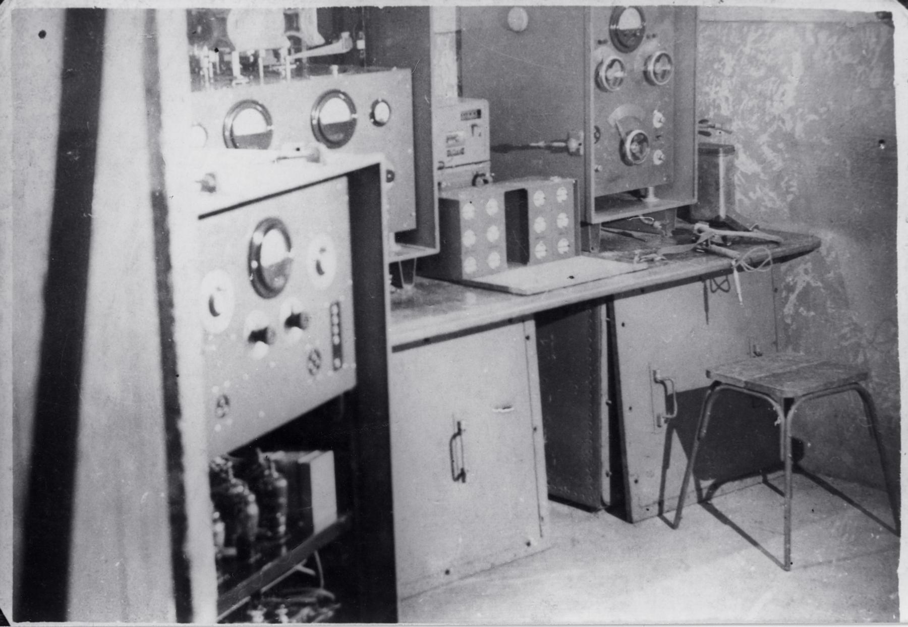 Ligne Maginot - BILLIG - A18 - (Ouvrage d'artillerie) - Entrée munitions
Le poste de radio ER 250 F - Berthomier