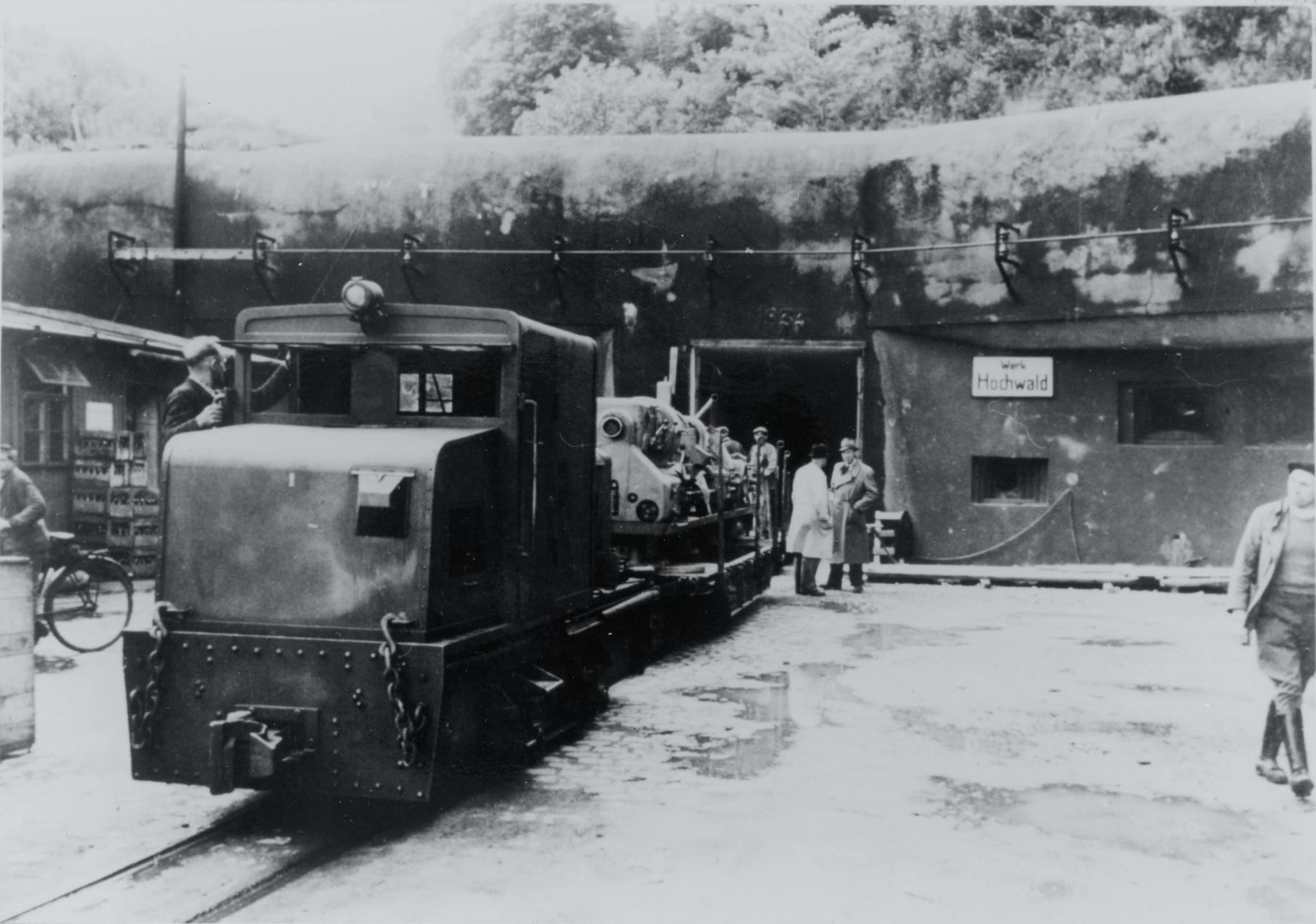 Ligne Maginot - HOCHWALD - (Ouvrage d'artillerie) - Ouvrage du Hochwald
Acheminement de machines outils par les allemands sous l'occupation. - Inconnu