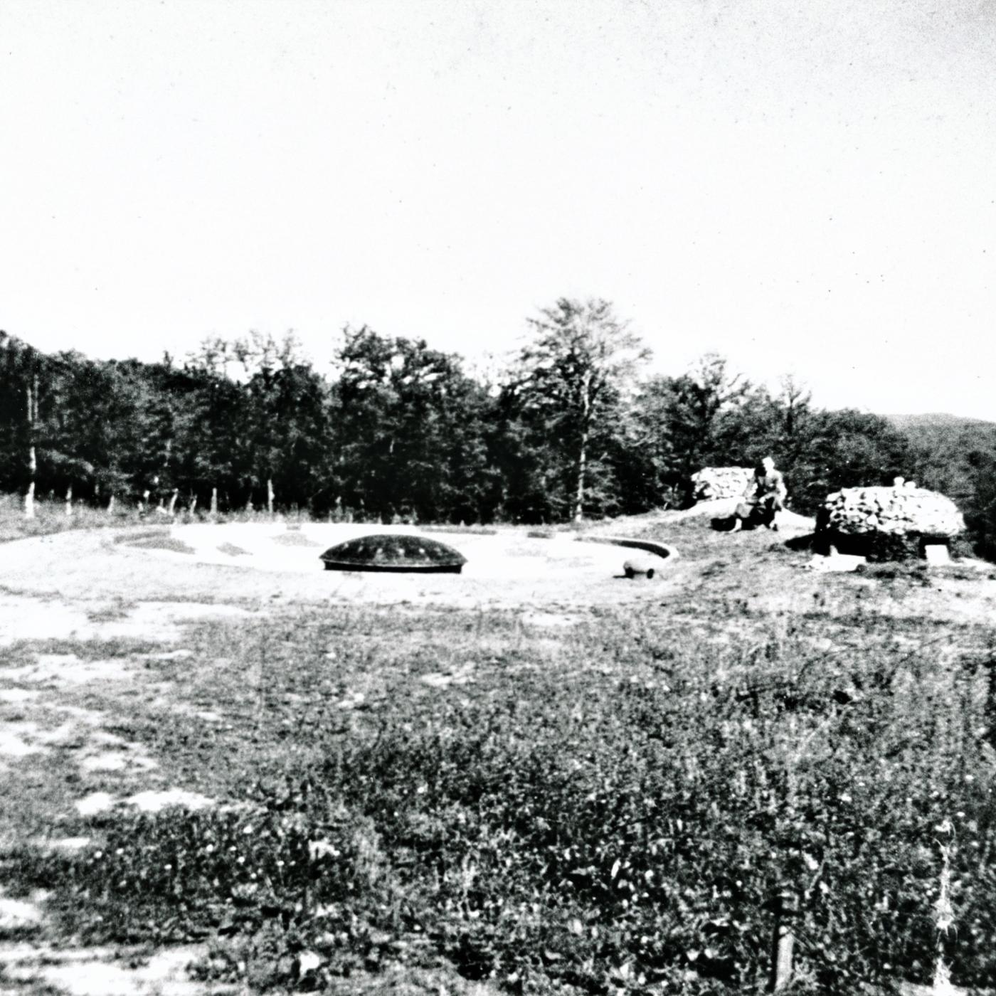 Ligne Maginot - HACKENBERG - A19 - (Ouvrage d'artillerie) - Vue du bloc 10 avec la tourelle de mortiers de 81 mm  - Inconnu
