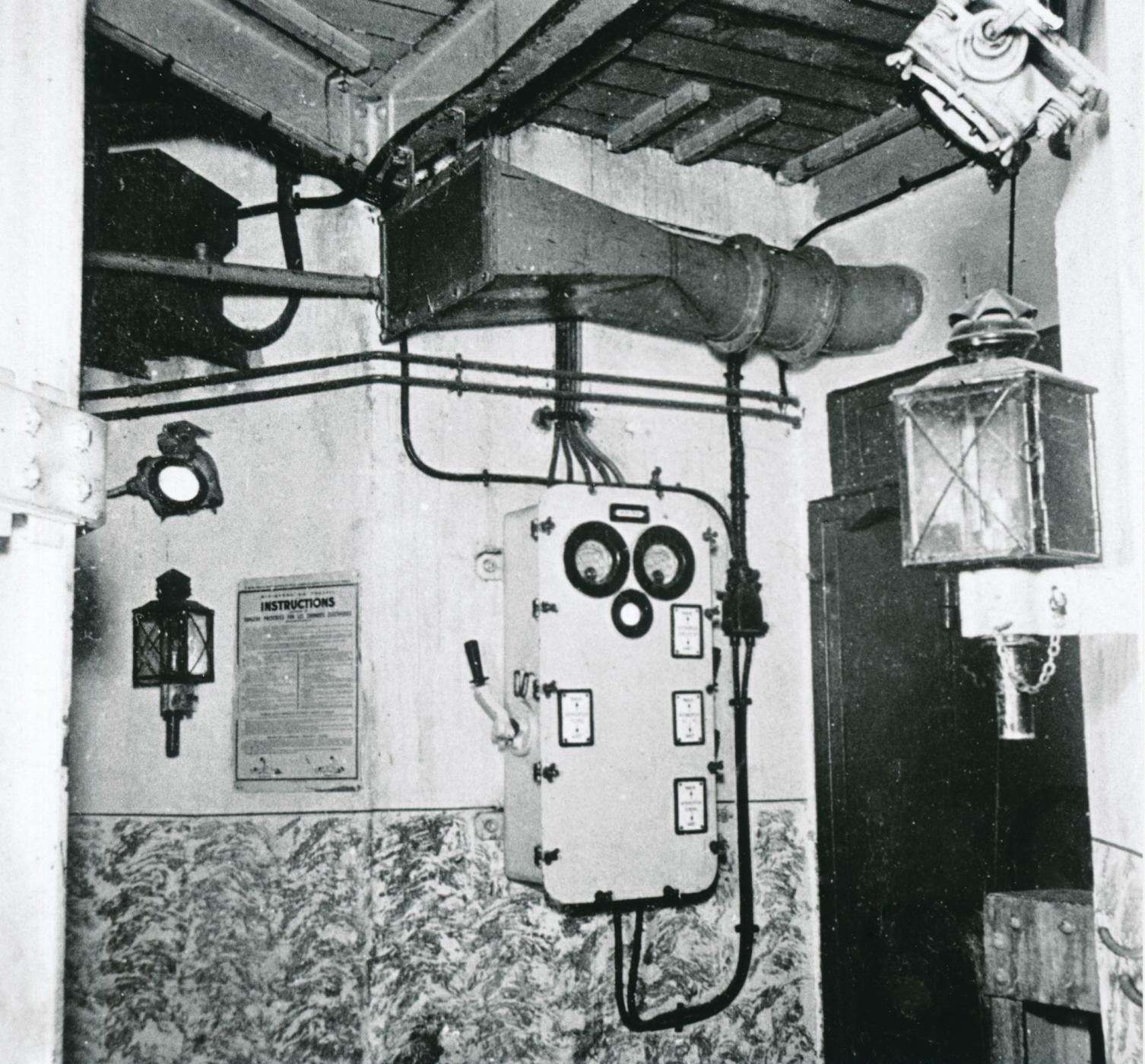 Ligne Maginot - HACKENBERG - A19 - (Ouvrage d'artillerie) - Bloc 10 - Tourelle de mortiers de 81 mm
L'armoire électrique alimentant la tourelle - Inconnu